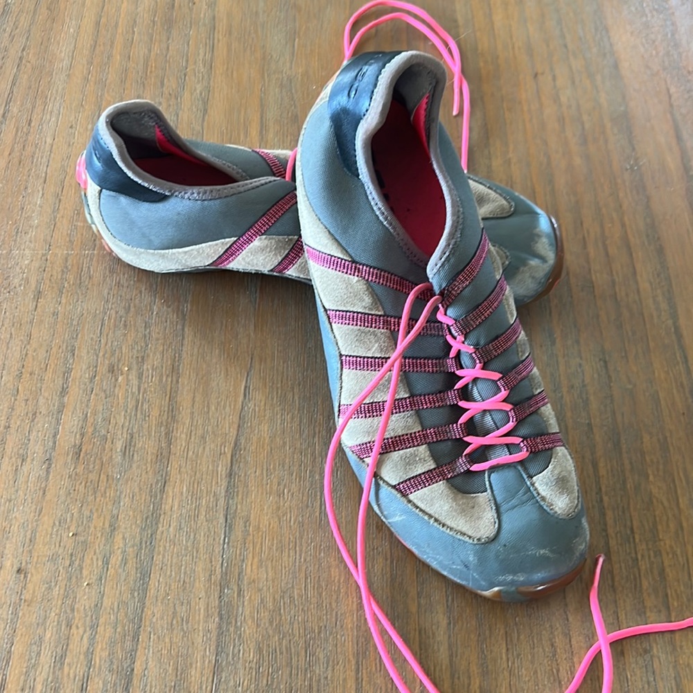 Women’s Tsubu Climbing Shoes Sneakers Size 8 Pink Laces